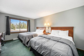 Snow Chasers Lodge - Room 9
